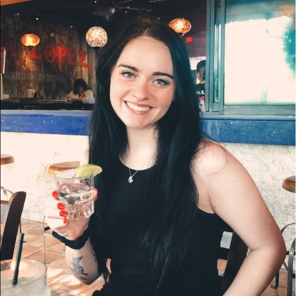 Meet your Posher, Erin - Picture 1 of 3